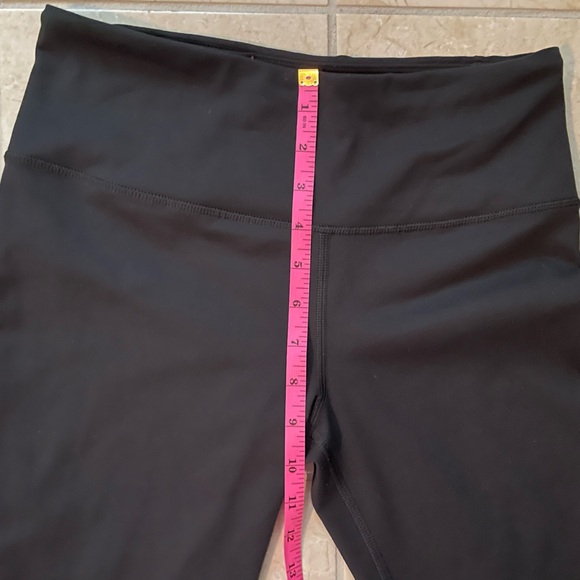Victoria's Secret Sport Black Cropped Leggings - Picture 4 of 12